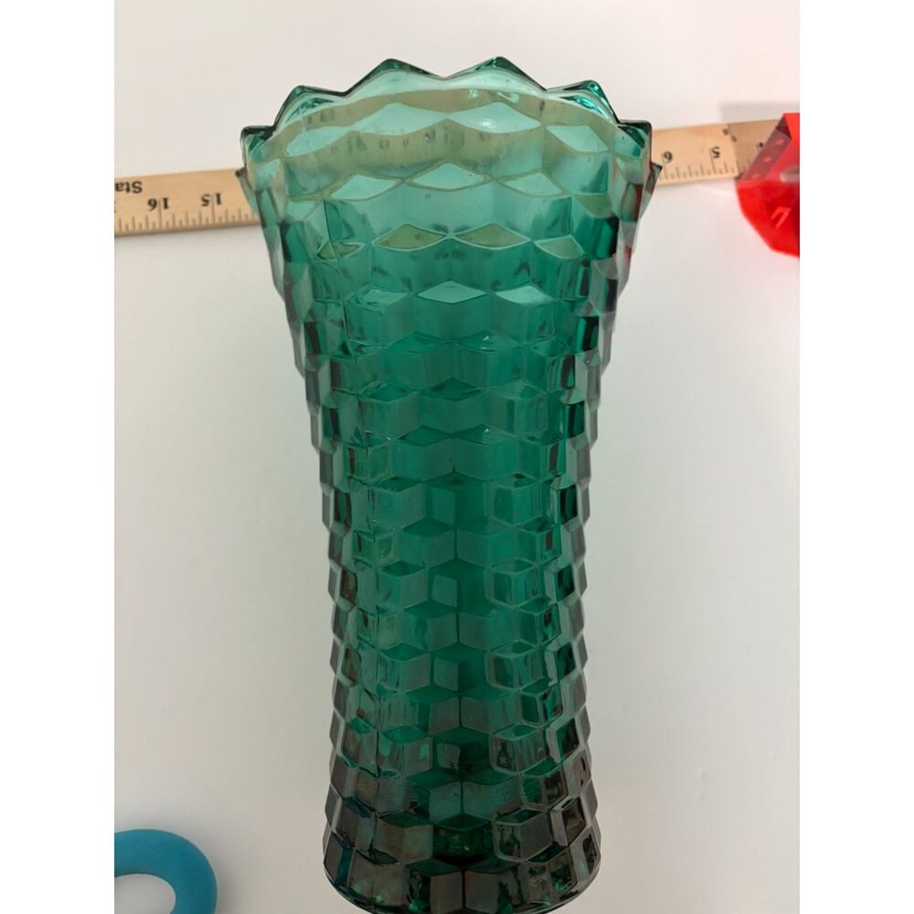 Green heavy crystal cut glass vase 10" - Picture 4 of 7
